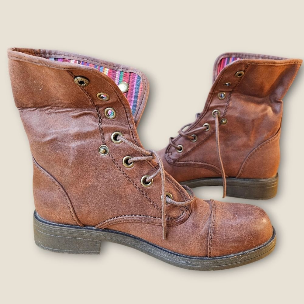 ๐คโAmerican Eagle Ankle Boots | Brown | Lace-Up | Striped Accent - Picture 7 of 7